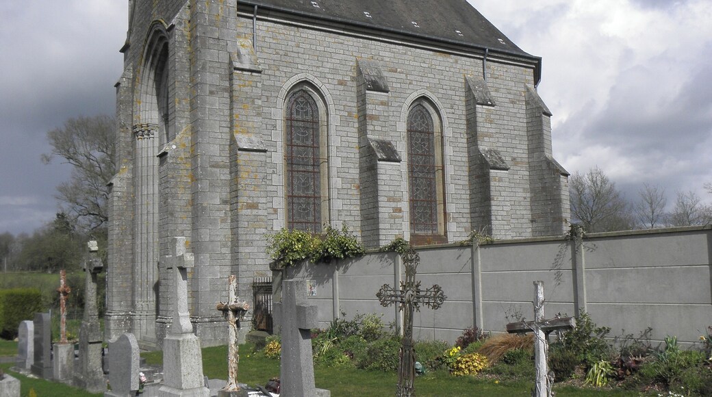 Chapelle Saint-Denis, cimetière de Saint-Aubin-du-Cormier (35).