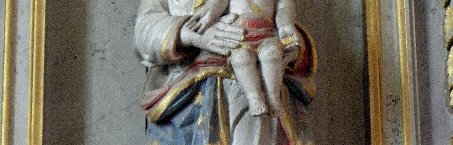 Église Saint-Martin de Montreuil, commune de Montreuil-Poulay (53). Statue de la Vierge à l'Enfant.