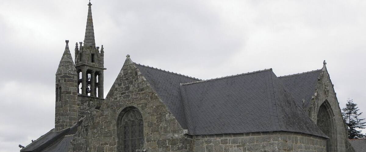 Église Notre-Dame de Gurunhuel (22). Chevet et flanc sud.
