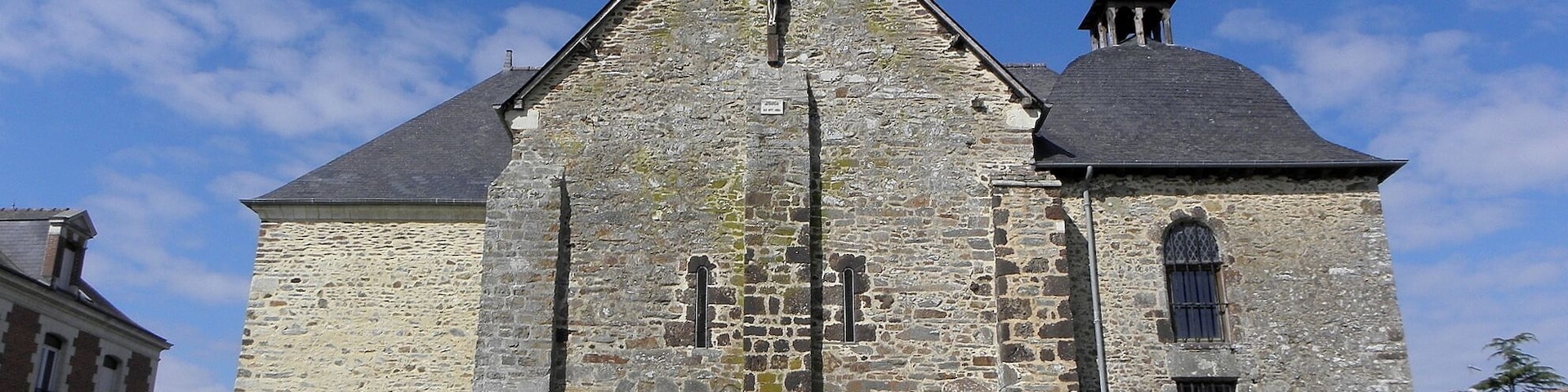 Chevet et sacristie de l'église Notre-Dame de Brie (35).