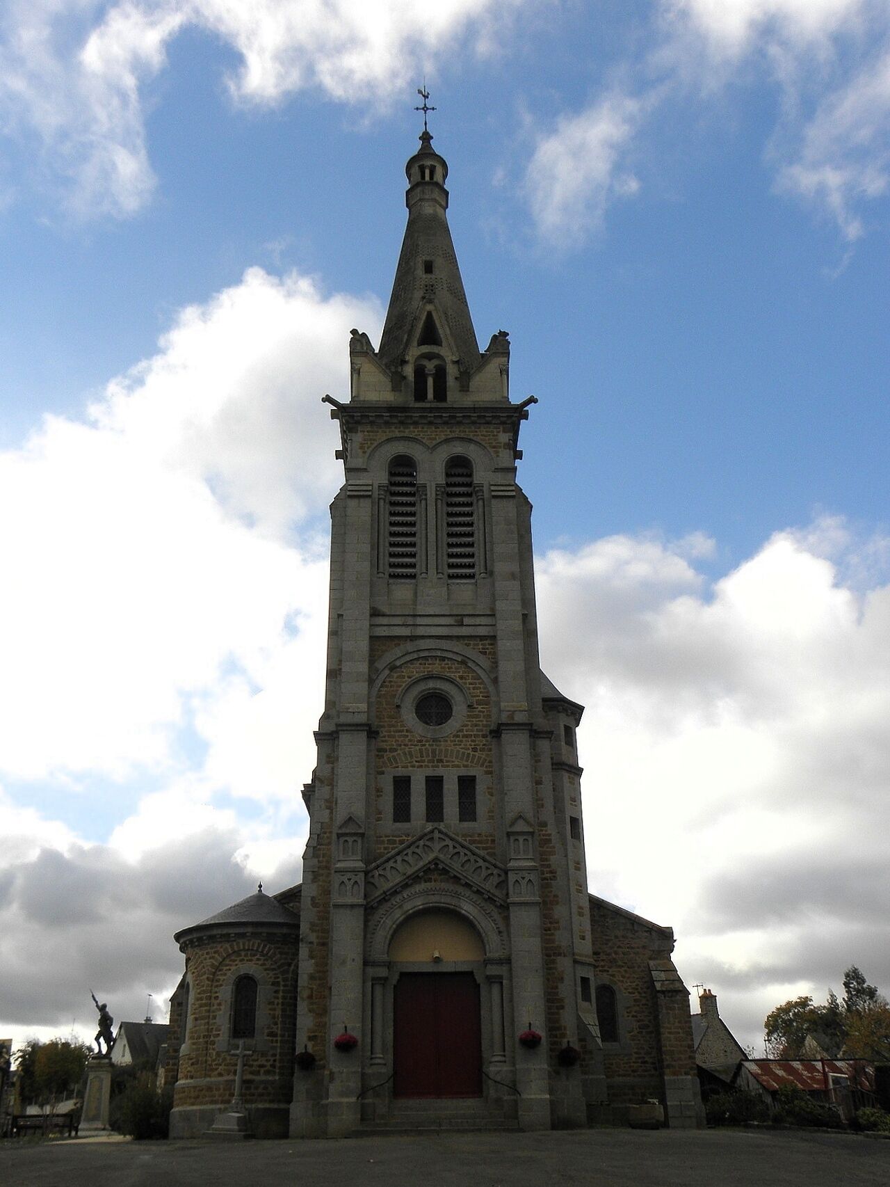 Église Saint-Jean-Baptiste de Saint-Jean-sur-Couesnon (35). Façade principale.