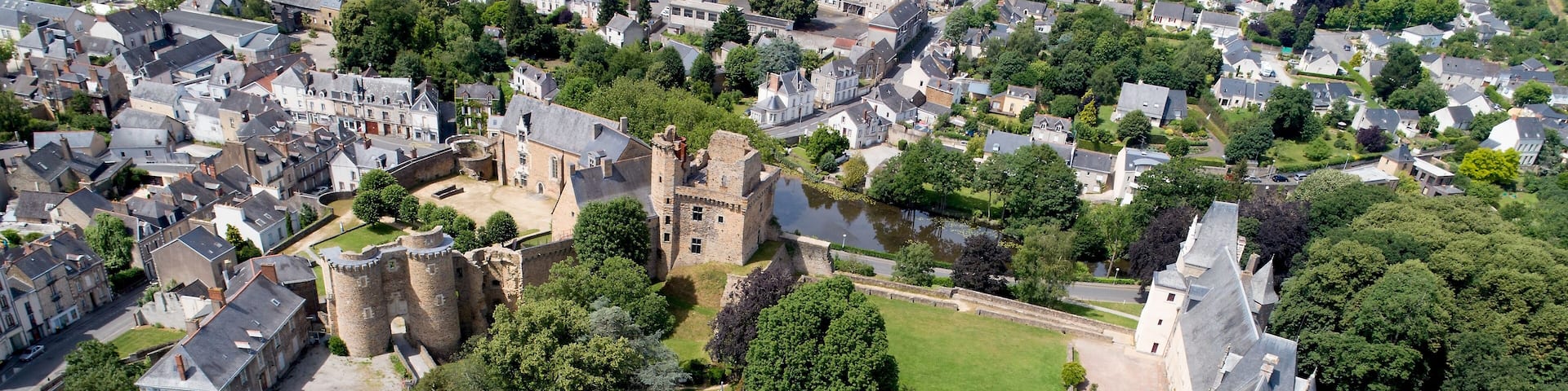 Photographie aérienne de la forteresse médiévale de Châteaubriant, en Loire Atlantique