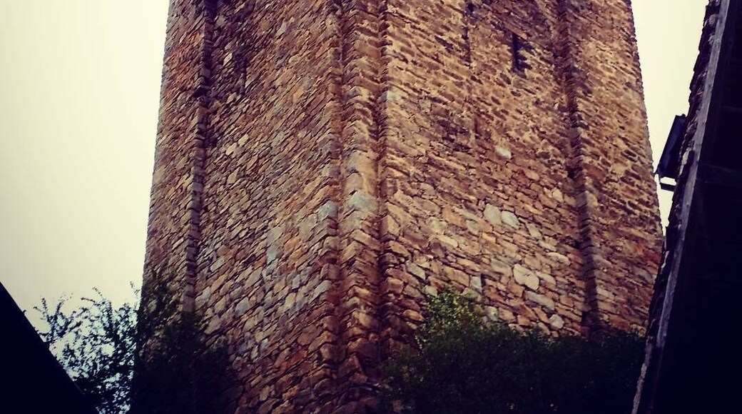 Village with lovely church, two private chateaux and this imposing tower.