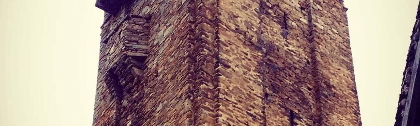 Village with lovely church, two private chateaux and this imposing tower.