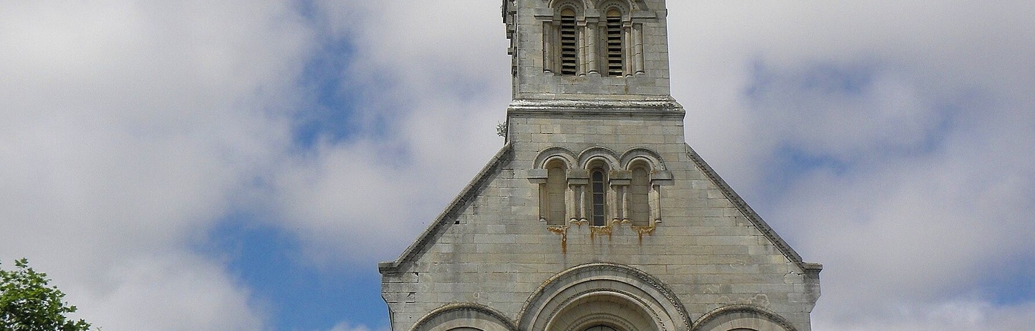 Ăglise Saint-Martin de JuvignĂ© (53). Façade principale.