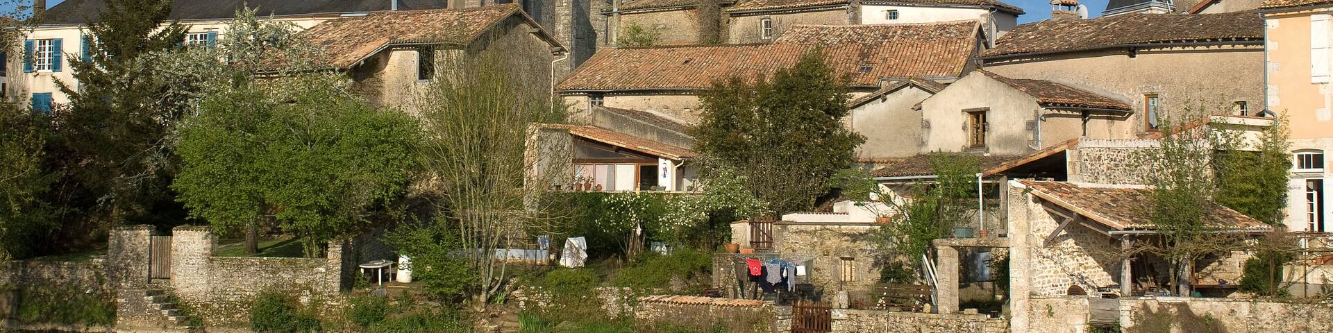 église, Rivière La Vonne, Sanxay, Vienne, 86, Region Nouvelle Aquitaine, France