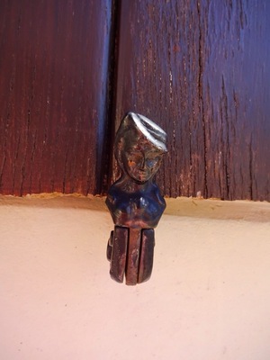 All this cool vintage vitrage holder in houses. All classic!
#classic #france #village