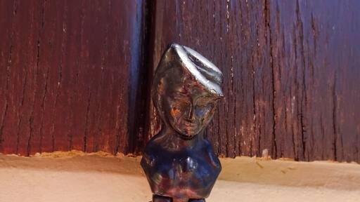 All this cool vintage vitrage holder in houses. All classic!
#classic #france #village