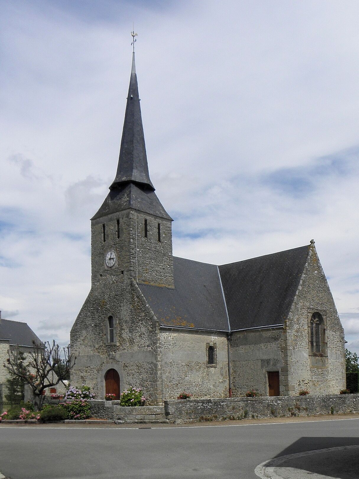 Église Saint-Pierre de Montourtier (53).