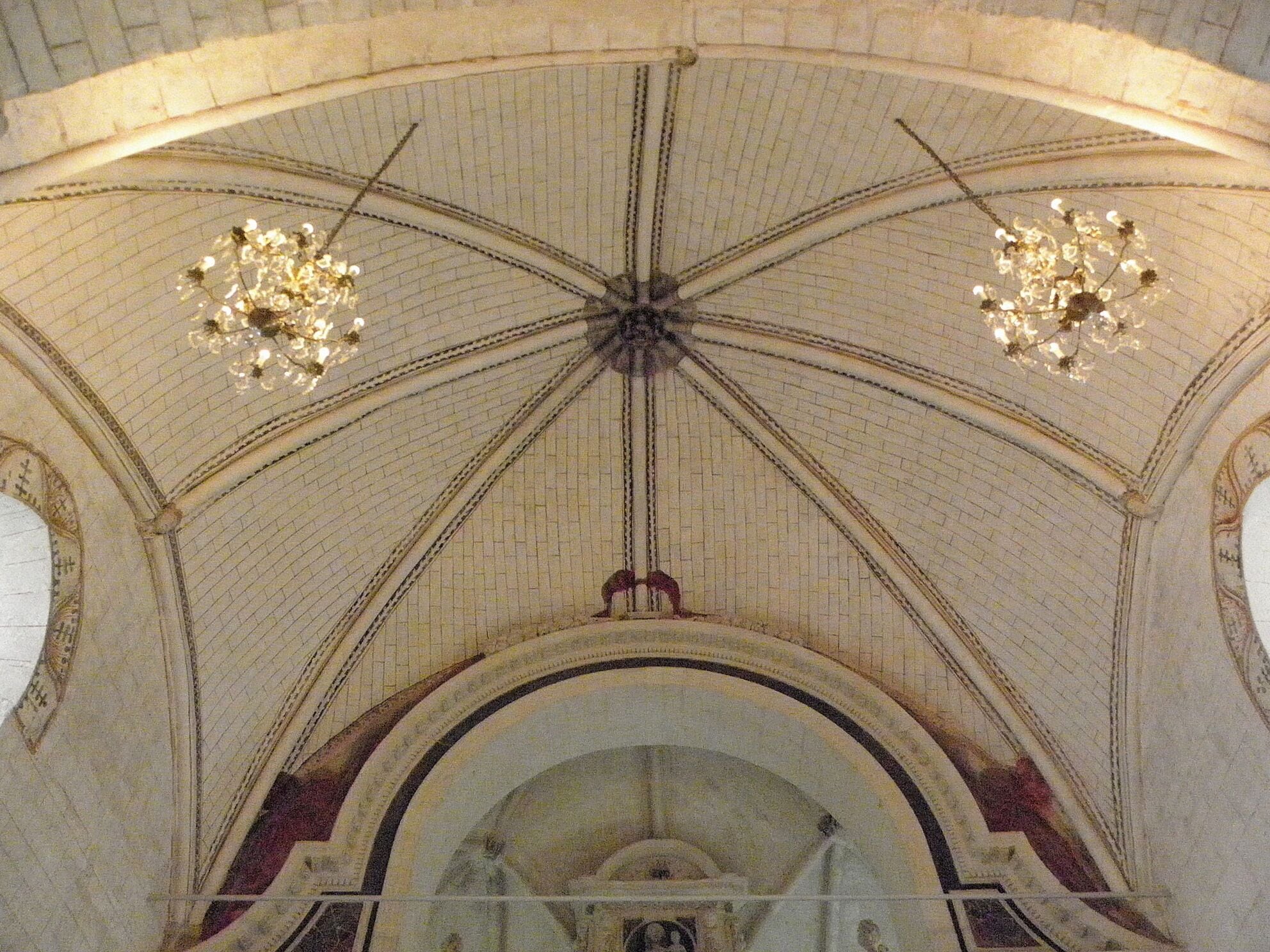 Église Saint-Denis de Pontigné (49). Intérieur. Voûtes du chœur.