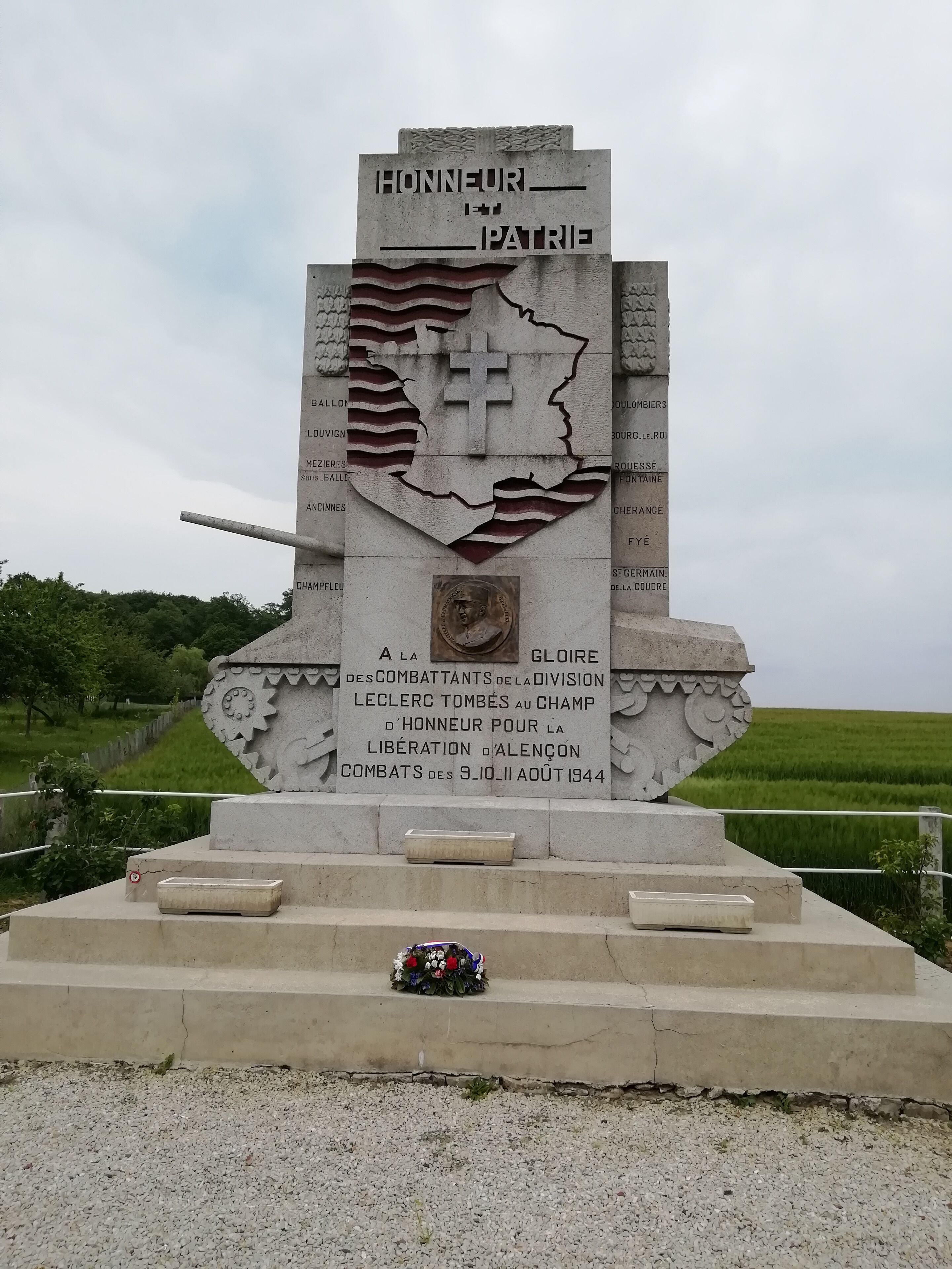 On the outskirts of Fyé