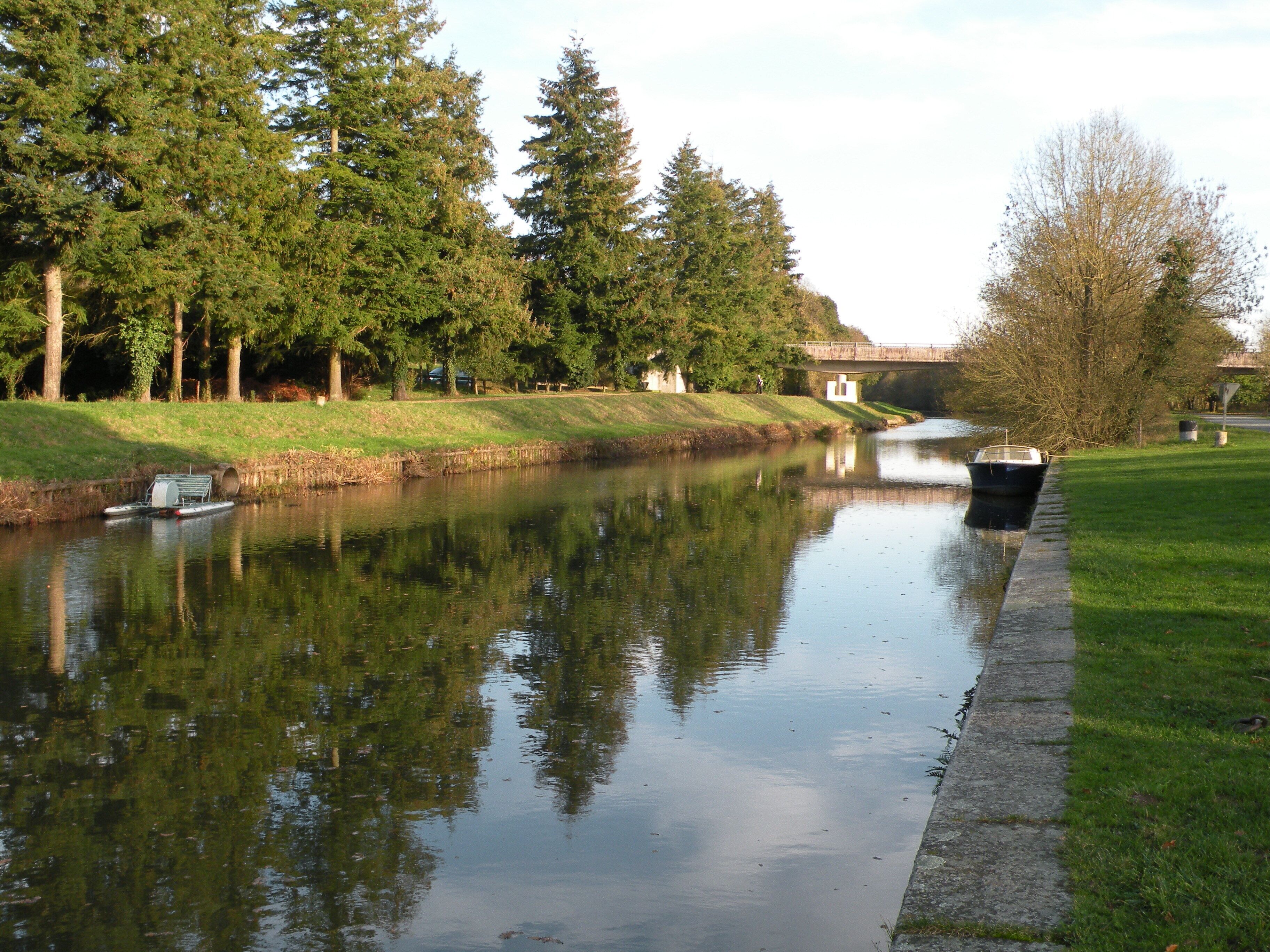 Le Canal de Nantes à Brest à Pont-Miny, Fégréac.