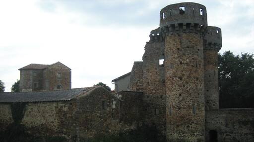 This building is inscrit au titre des Monuments Historiques. It is indexed in the Base Mérimée, a database of architectural heritage maintained by the French Ministry of Culture, under the reference PA00101370 .