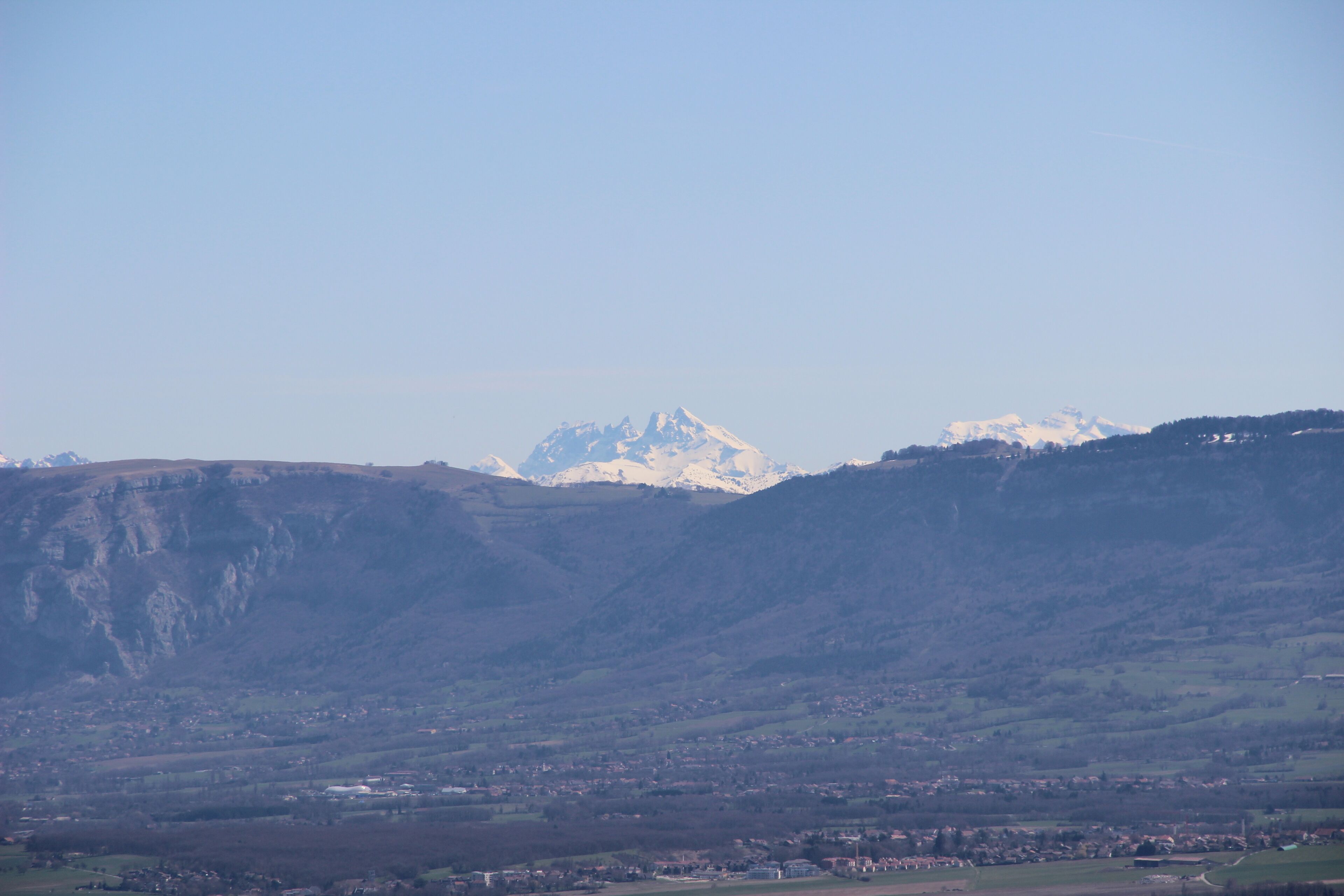 Dents du Midi behind the Salève seen from the Vuache
