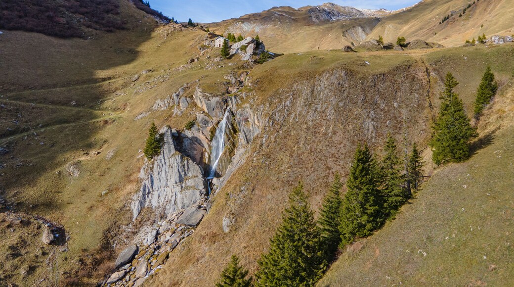 Cascade et chapelle de Saint-Guérin, Aime-la-Plagne, Savoie, France