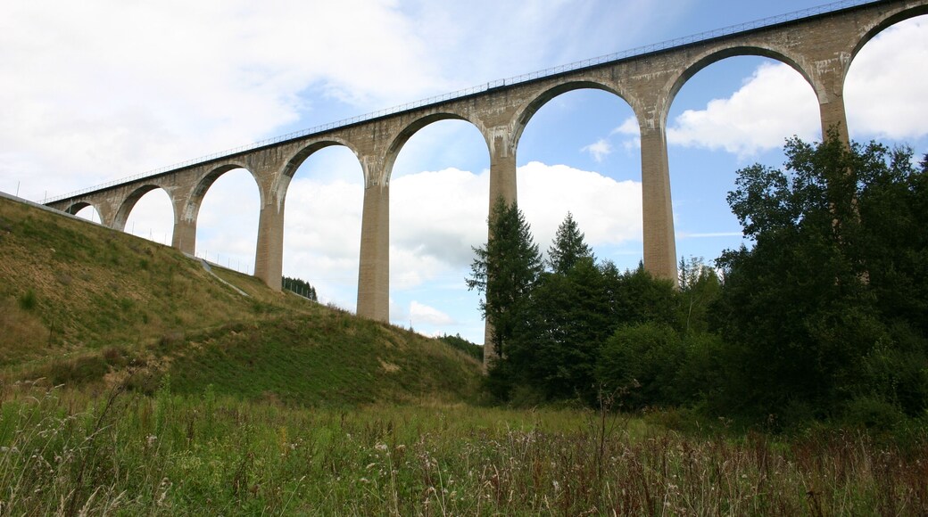 Le viaduc du Pont Marteau sur la commune de Bussières dans le département de la Loire.