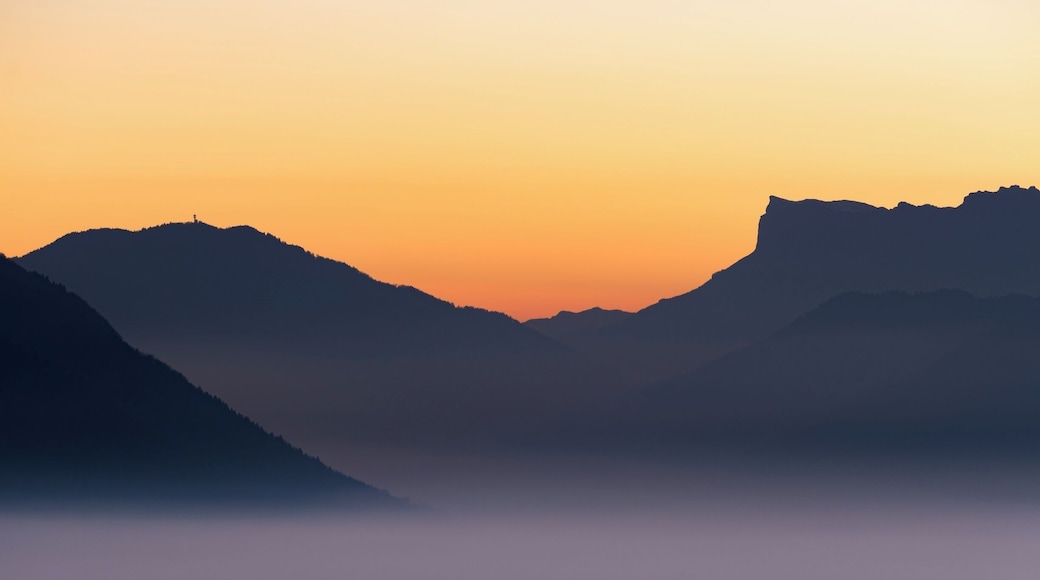 Point de vue duquel on peut voir la combe de Savoie. Ici, un brouillard recouvrait la vallée, ce qui la rendait surréaliste.
#BVStrove