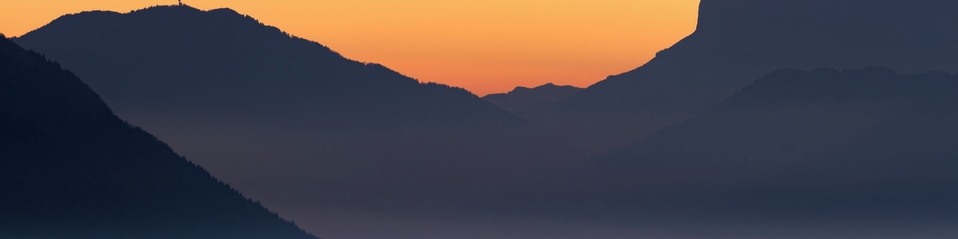 Point de vue duquel on peut voir la combe de Savoie. Ici, un brouillard recouvrait la vallée, ce qui la rendait surréaliste.
#BVStrove