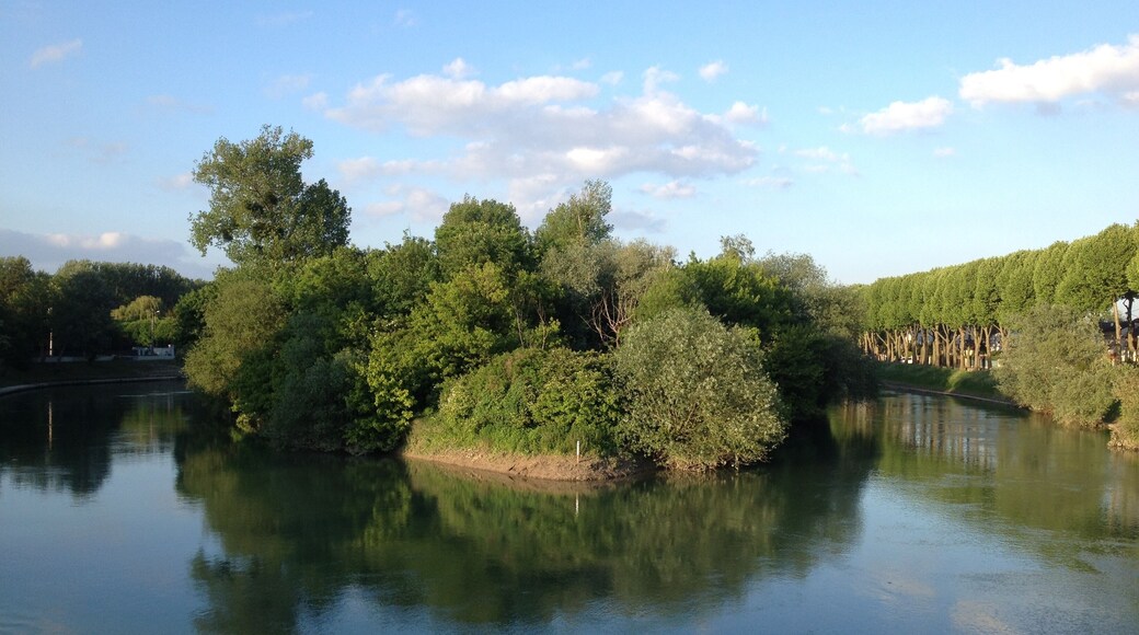 Refuge Island as seen from the footbridge over river Marne, east of Paris
