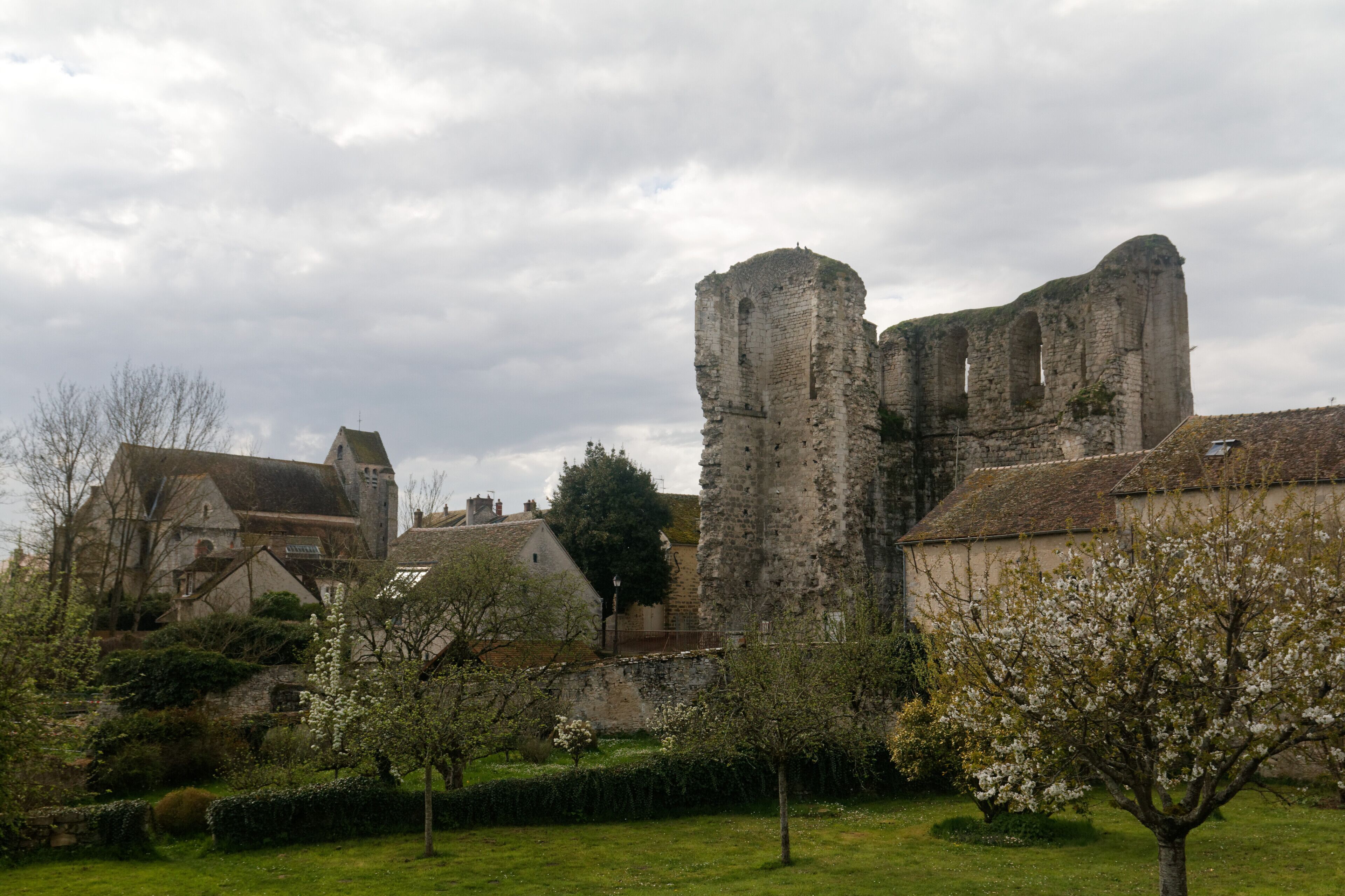 English: Tower de Ganne, seen from the Old bridge.