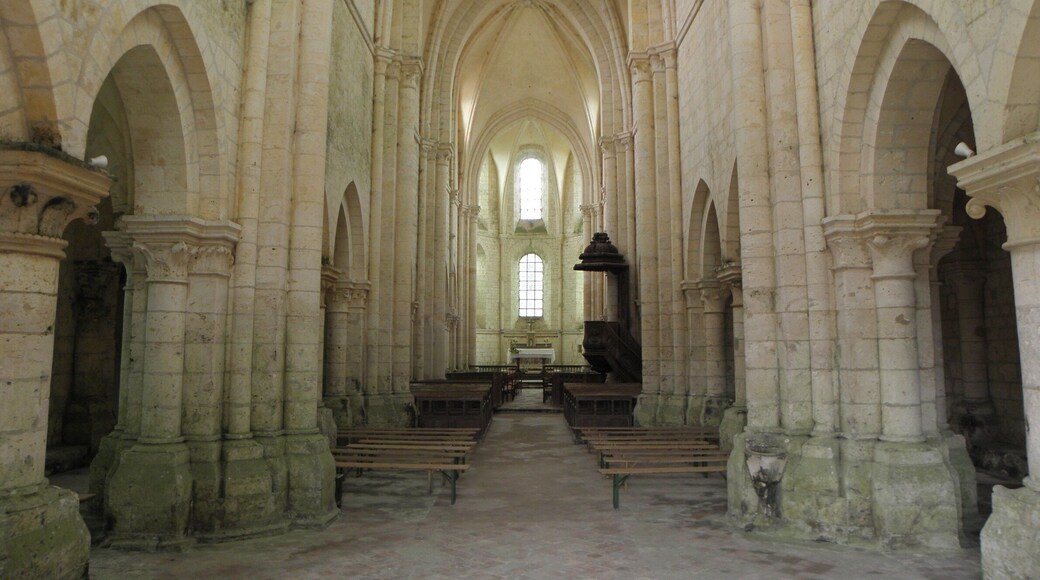 Intérieur de l'église Notre-Dame-de-l'Assomption de Voulton (77). Nef principale.