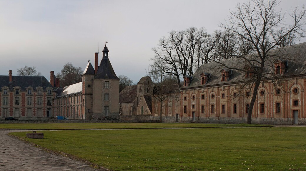 This building is classé au titre des Monuments Historiques. It is indexed in the Base Mérimée, a database of architectural heritage maintained by the French Ministry of Culture, under the reference PA00086964 .