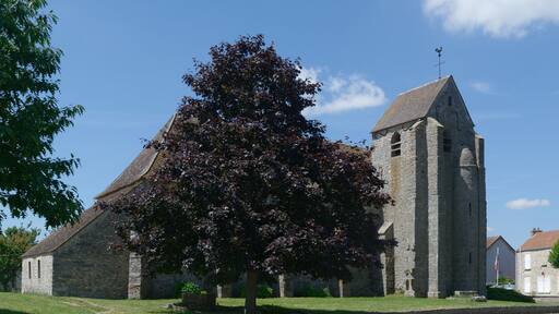 Façade sud de l'église Saint-Jean-Baptiste de Mauchamps.