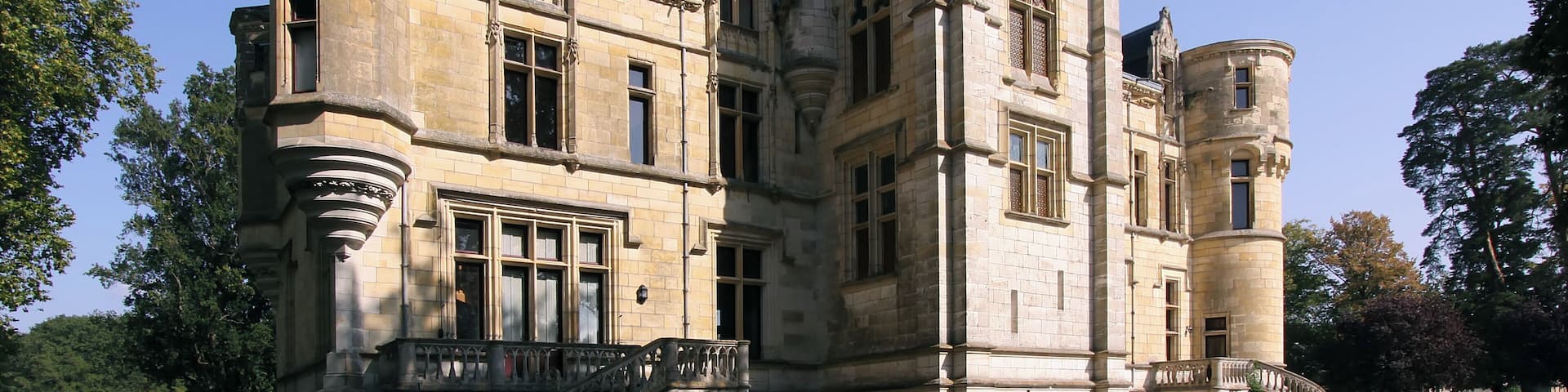 Schloss La Brosse im französischen Département Cher - Neogotisches Bauwerk von 1866