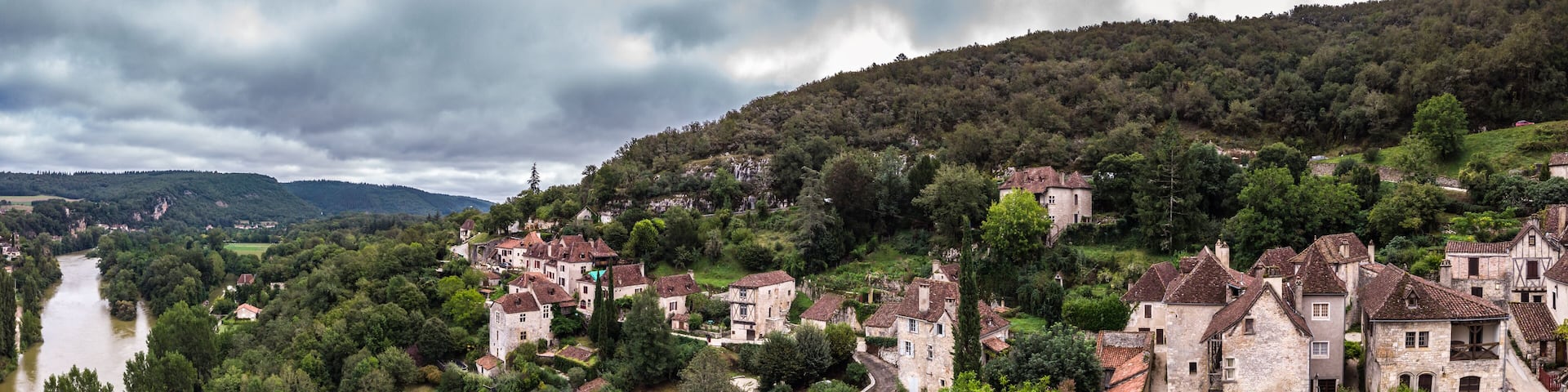 Saint Cirq Lapopie (Lot, France) - Vue panoramique du village et de la vallée du lot