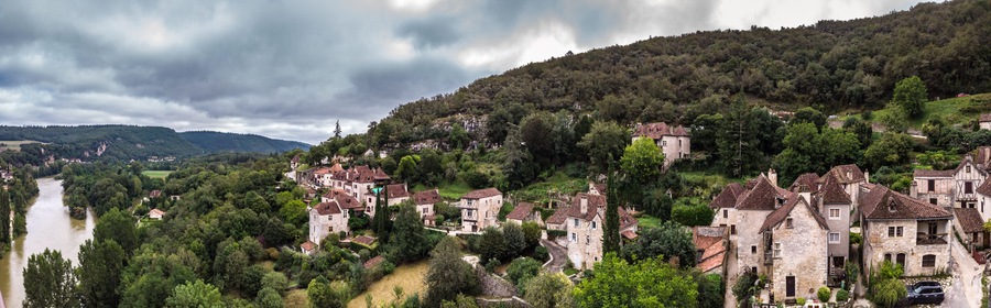 Saint Cirq Lapopie (Lot, France) - Vue panoramique du village et de la vallée du lot