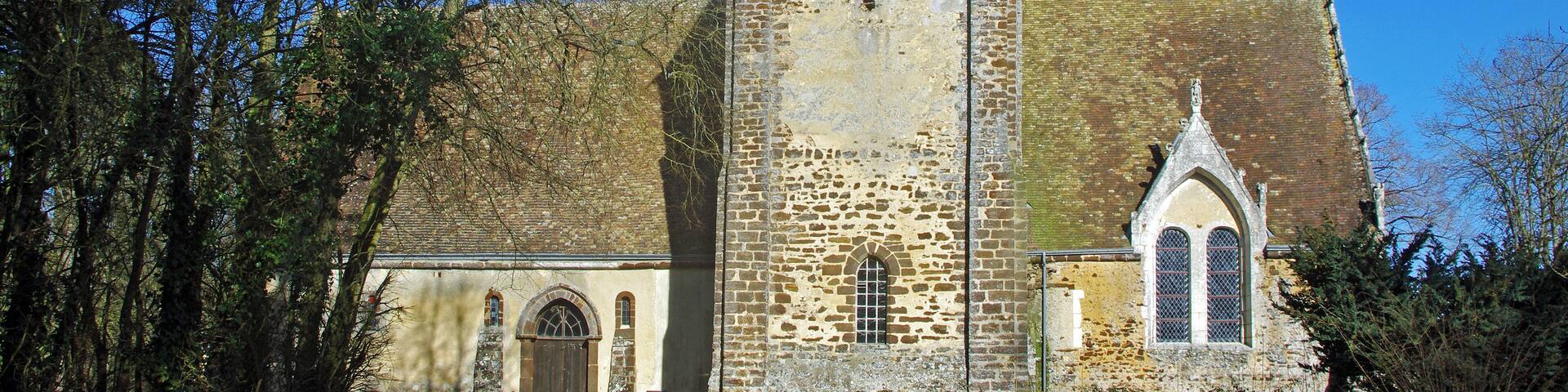 Le Temple (Loir-et-Cher) Eglise Notre-Dame, ou de la Nativité de la Bienheureuse Vierge Marie Le nom de la commune vient de l'ordre du Temple qui y fonda, au XIIe siècle, une commanderie. L'église paroissiale est l'ancienne chapelle de la commanderie de l'Ordre des Hospitaliers de Saint-Jean-de-Jérusalem. L'église, dédiée à la Sainte-Vierge, conserve encore sa nef du 12e siècle. Au 13e siècle, le choeur fut reconstruit de même largeur que la nef, il se termine par un chevet plat percé de trois fenêtres. Le clocher date probablement du 15e siècle. La toiture du clocher incendiée le 27 janvier 1782 a été refaite. Sa cloche provient de l'église de Souday et porte l'inscription: "L'an 1782, j'ai été nommée Hortense-Julie, par monsieur Jules-Honoré César de Courtavel, Chevalier non profès de l'Ordre de Jean de Jérusalem, dit de Malte, et par Hortense, Dlle de Montmarin, St-Cyr et St Martin de Sargé et autres lieux - Nicolas-René Morice, curé de cette paroisse de Souday. - Husson fondeur." L'église dépendait à l'origine d'une commanderie de templiers fondée par le don de Barthélémy de Vendôme*, seigneur du Bouchet-Touteville*, fait au Temple avant son départ pour la croisade où il trouva la mort en 1148; le seigneur donna une terre située au cœur de la forêt de Vendôme, en un lieu appelé "aus masterat". Après la suppression des Templiers en 1312, le "Temple" ou "Temple de Mondoubleau", le "Temple-lès-Matras*" devint la possession des Hospitaliers de Saint-Jean de Jérusalem et fut rattaché comme prieuré à la Commanderie de Sours et Arville. De l'ancien prieuré détruit en 1856 ne reste qu'un pan de mur (XIIe) et deux baies dans le presbytère actuel. Barthélémy de Vendôme, seigneur du Bouchet-Touteville (Barthelemy Le Riche) (+1148). Il est Prevôt de Vendôme pendant quelque temps. En 1120 il donne l'église de Crucheray à l'évêque de Chartres qui la retrocède à l'Abbaye de Marmoutier. Il part en croisade en 1147 et y meurt l'année suivante. Il épouse Guiburge, fille d'Hildebert Payen Seigneur de Mondoubleau, ils eurent deux filles: Adèle et Domitille, sans doute morte jeune. Les Bouchet étaient de puissants seigneurs : Au Xème siècle, le fief s'étalait sur les paroisses de Crucheray et de Nourray. Le châtelain de Bouchet-Touteville l'emportait en puissance par le nombre de ses vassaux sur les barons de Montoire et de Lavardin. Ce seigneur était si puisant qu'il avait droit de haute, moyenne et basse justice et pouvait faire pendre les malfaiteurs aux fourches patibulaires à deux piliers qui se dressaient non loin de sa demeure. Les vassaux devaient foy et hommage, c'est-à-dire qu'ils étaient tenus de prêter serment de fidélité au maître du Bouchet-Touteville. Tête nue il fallait se présenter devant lui, et alors les mains dans celles du souverain, on se reconnaissait son homme, son vassal. Le grand seigneur disait au petit de se relever, l'embrassait sur la bouche et déclarait le recevoir « à homme ». (L'HISTOIRE de SELOMMES - Par l'Abbé P. Brisset - juillet 1928) Le "Temple-lès-Matras": Les Matras, ou Materas est un nom de la contrée qui englobait Beauchêne et Le Temple. Church of Our Lady The name of the town comes from the Templars who founded in the twelfth century, a commandery. The parish church is the former chapel of the Commandery of the Hospitaller Order of St. John of Jerusalem.