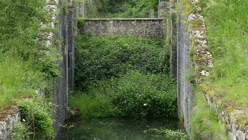 This building is indexed in the Base Mérimée, a database of architectural heritage maintained by the French Ministry of Culture, under the reference PA45000016 .