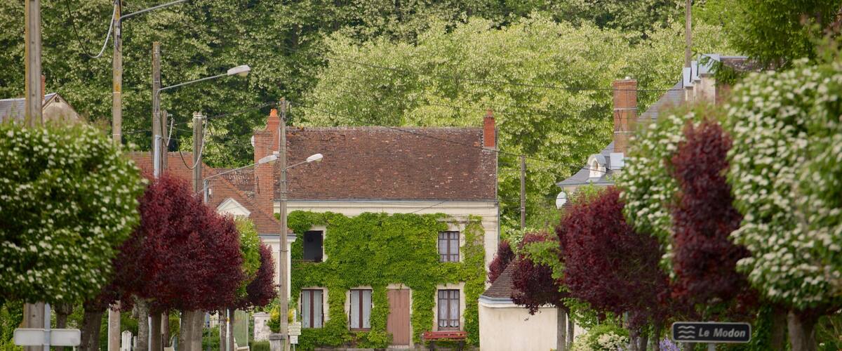 Centre - Loire Valley featuring a small town or village