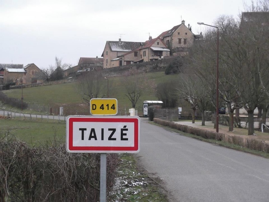 Pequena Aldeia da Borgonha, 100km a Norte de Lyon, em França. Conhecida pela Comunidade de Taizé, fundada em 1940 pelo Irmão Roger.