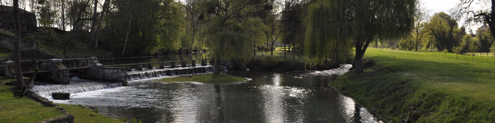 La BĂšze Ă Noiron-sur-BĂšze (CĂŽte d'Or).