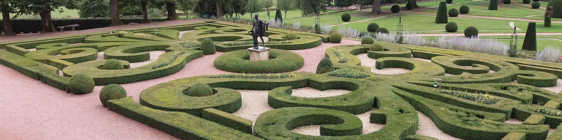 Jardin de buis cÎté sud.