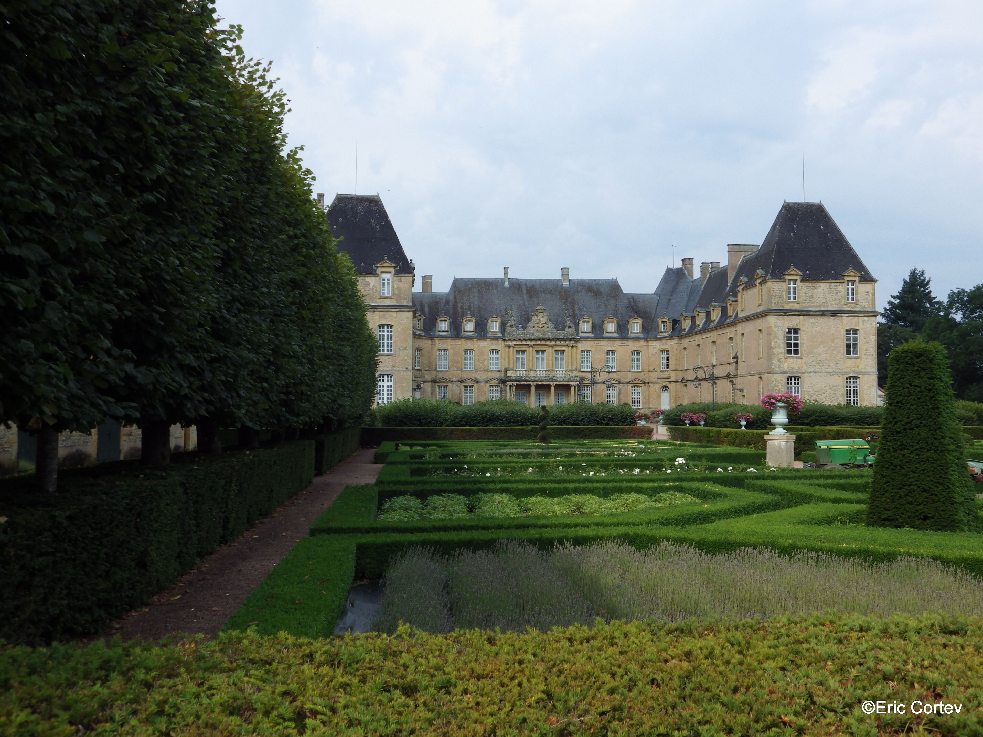 This building is indexed in the Base Mérimée, a database of architectural heritage maintained by the French Ministry of Culture, under the reference PA00113261 .