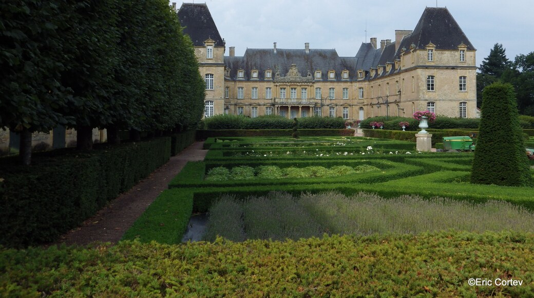This building is indexed in the Base Mérimée, a database of architectural heritage maintained by the French Ministry of Culture, under the reference PA00113261 .