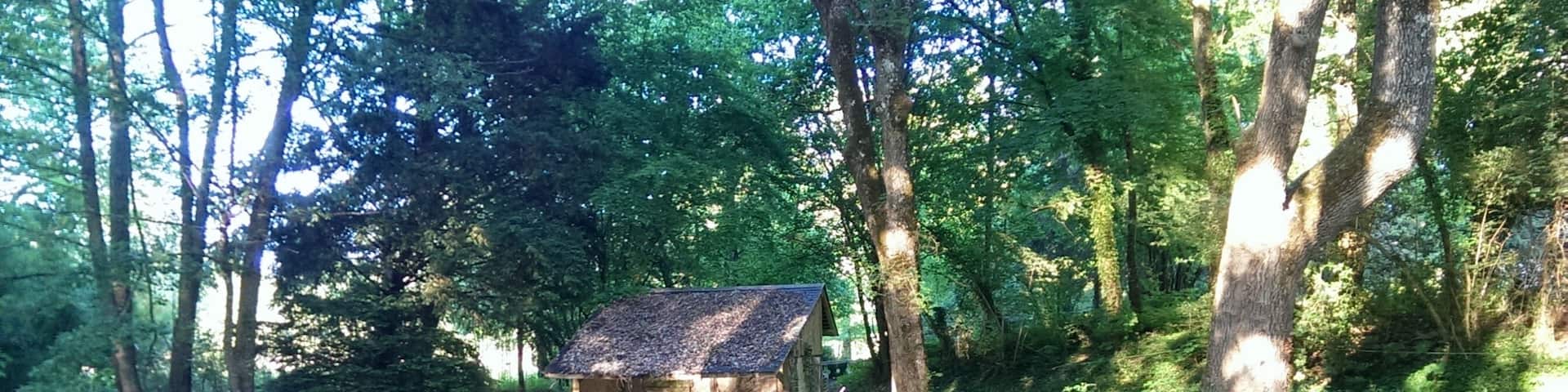 Un ancien lavoir, sur la Cisse, à Chambon-sur-Cisse.