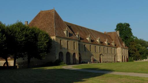 This building is indexed in the Base Mรฉrimรฉe, a database of architectural heritage maintained by the French Ministry of Culture, under the reference PA00113483 .