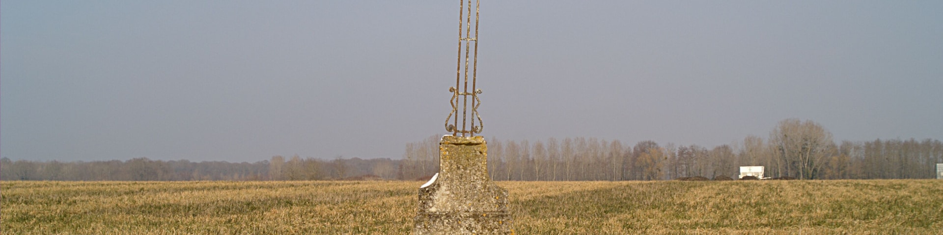 This building is indexed in the Base Mérimée, a database of architectural heritage maintained by the French Ministry of Culture, under the reference IA00070894 .