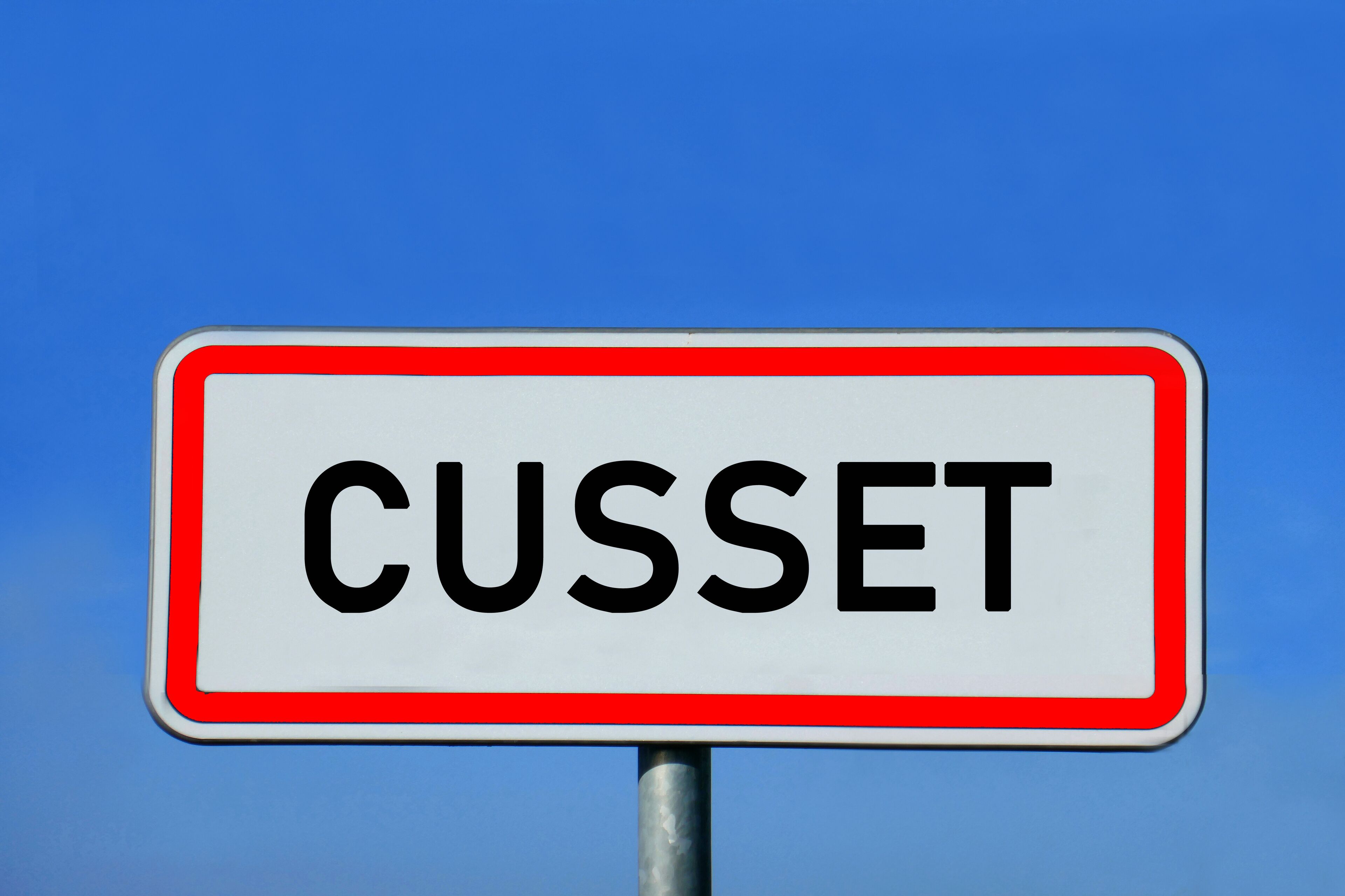A road sign with the word "CUSSET" on it.