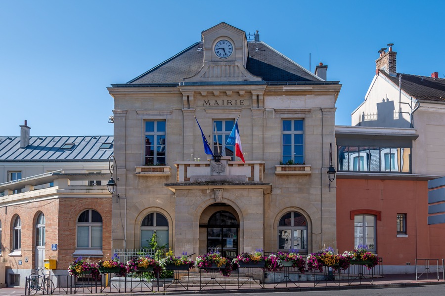 Façade de la mairie de Châtillon, anciennement Châtillon-sous-Bagneux, commune française du département des Hauts-de-Seine en région Île-de-France