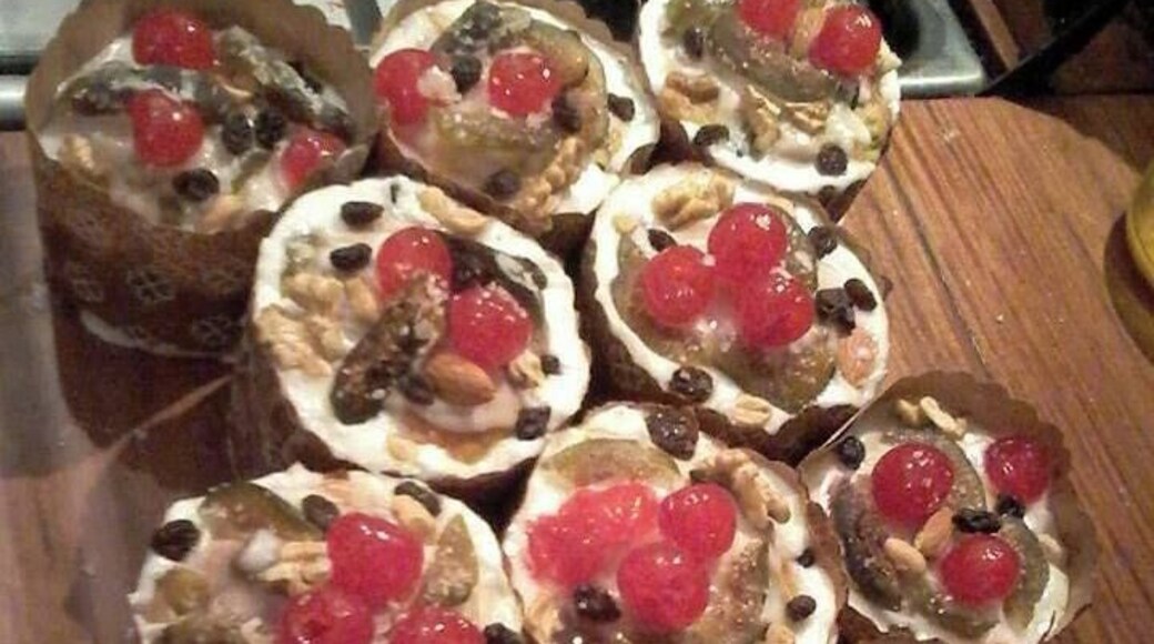 Cooking for next Christmas, the exquisite "Pan dulce", at home. It's made with nuts, almonds, candied cherries, cashew nuts, peanuts, candied fruits and raisins. Glup!