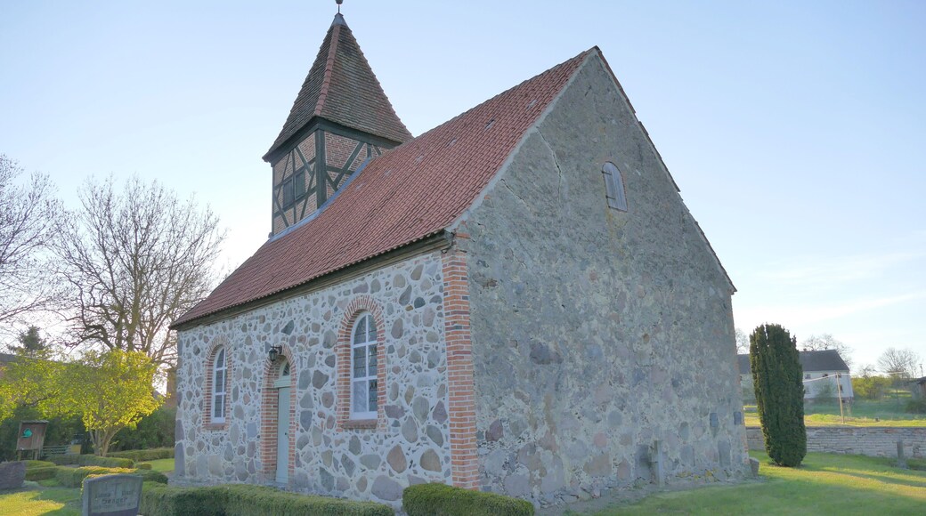 Kirche Japzow, Landkreis Mecklenburgische Seenplatte, Ansicht von Südosten