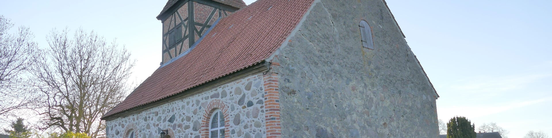 Kirche Japzow, Landkreis Mecklenburgische Seenplatte, Ansicht von SĂŒdosten