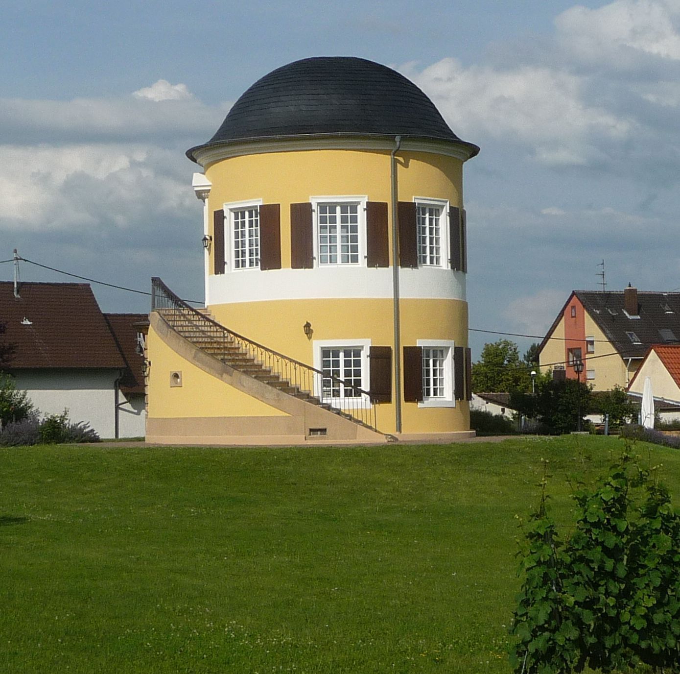 Das „Bellevue“ im Schlossgarten ist heute das Standesamt von Kleinniedesheim.