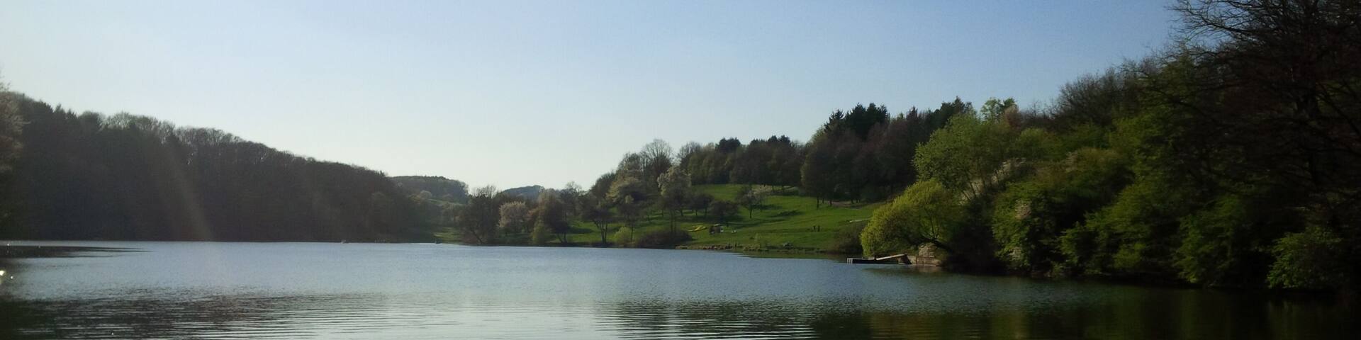 Ohmbachsee fotografiert am FuĂ der Staumauer