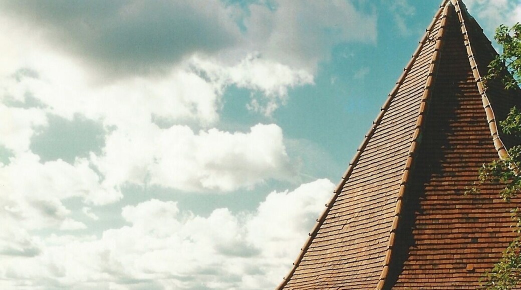 Leuchtenburg Castle, located 400 metres high above the picturesque Saale valley near Kahla. At the "Queen of the Saale Valley", as Leuchtenburg Castle is also called, you can not only explore a medieval fortress that has survived almost complete but also see how an historic monuent has been filled with new life in an exceptional development process after standing empty for many years.