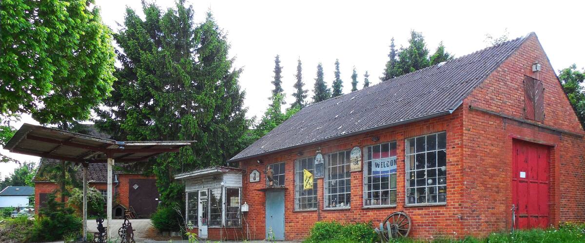 A red brick building with a sign that says "Welcome."